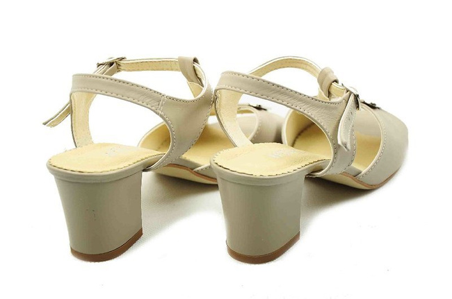 Klasyczne sandały damskie na słupku w kolorze kawy z mlekiem NATALII BRATBUT 358