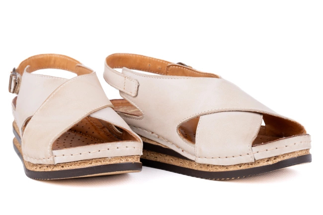 Sandały damskie na koturnie kremowe 16160-3-L-264 