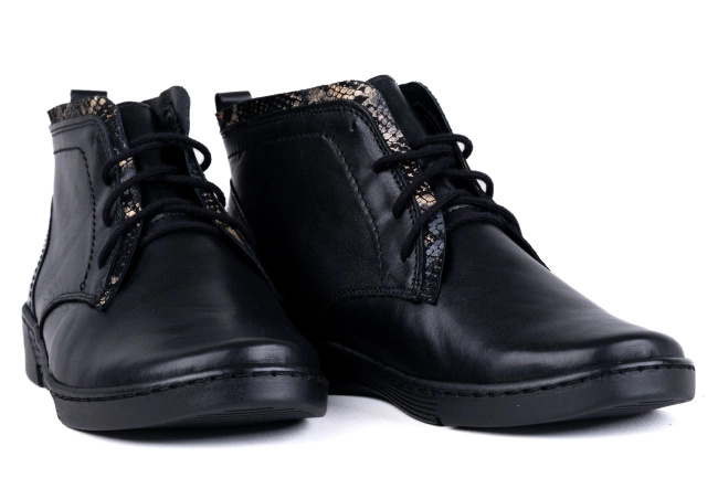 Trzewiki damskie w czarnym kolorze Łukbut 19060-3-Z-100