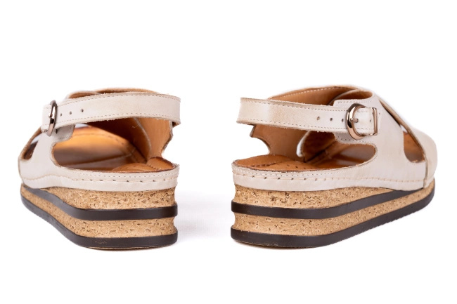 Sandały damskie na koturnie kremowe 16160-3-L-264 