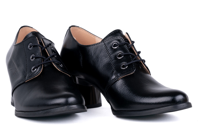 Czółenka na klocku klasyczne czarne Łukbut 21870-3-J-601