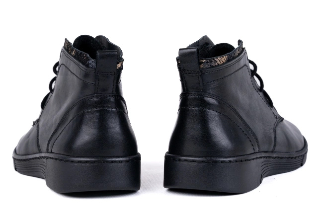 Trzewiki damskie w czarnym kolorze Łukbut 19060-3-Z-100