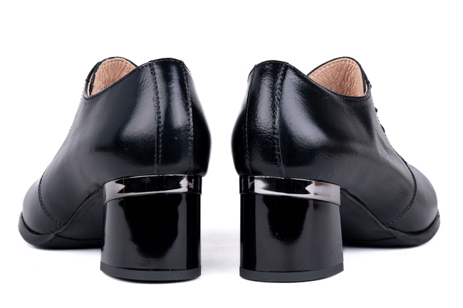 Czółenka na klocku klasyczne czarne Łukbut 21870-3-J-601