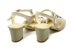 Klasyczne sandały damskie na słupku w kolorze kawy z mlekiem NATALII BRATBUT 358