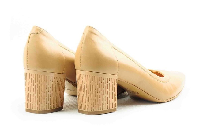 Czółenka w beżowym kolorze z noskiem w szpic 5643/1907  Bioeco  Arka